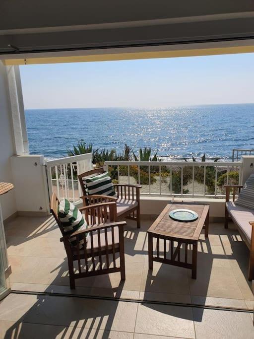 Front Mer - Sublime Appartement Moderne Et Confortable Estepona Ngoại thất bức ảnh