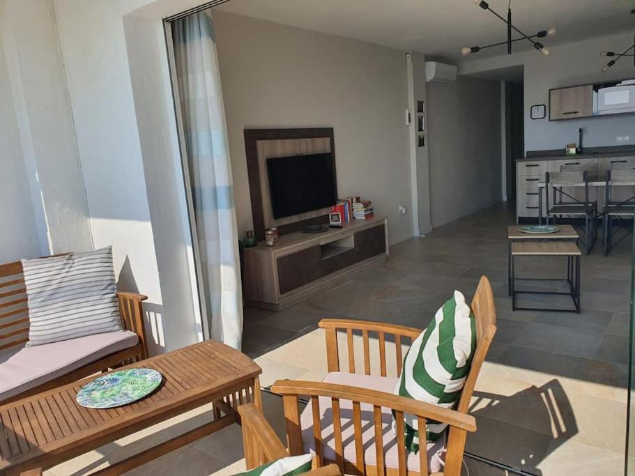 Front Mer - Sublime Appartement Moderne Et Confortable Estepona Ngoại thất bức ảnh